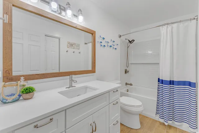 $649,900 | 943 West Savidge Street, Spring Lake, MI 49456