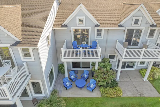 $649,900 | 943 West Savidge Street, Spring Lake, MI 49456