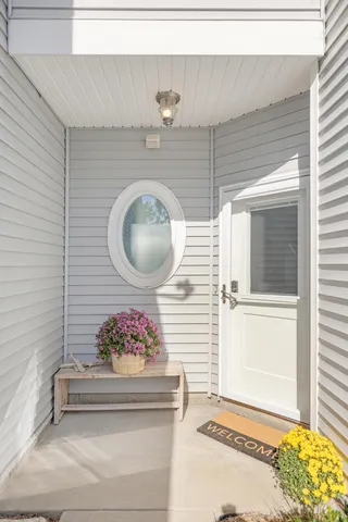 $649,900 | 943 West Savidge Street, Spring Lake, MI 49456