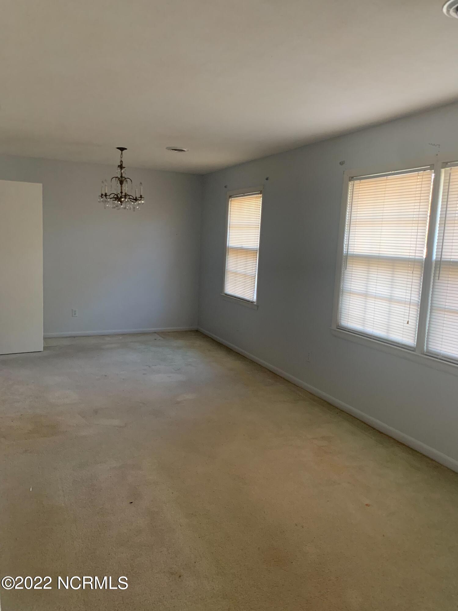 320 Kelly Road Wilmington, NC 28409 - Photo 3 of 4 Dining area