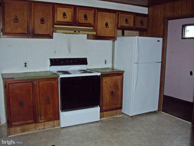 206 Champlain Road North East, MD 21901 - Photo 3 of 6 Kitchen
