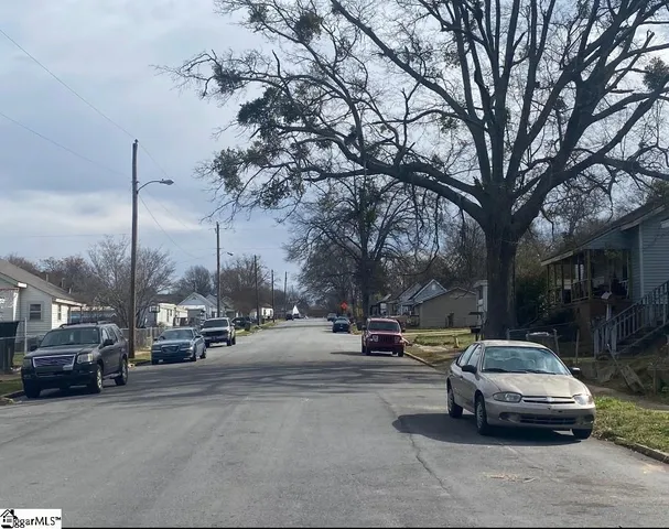 $23,700 | 207 Summeral Street, Clinton, SC 29325