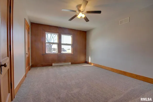 a view of empty room with ceiling fan