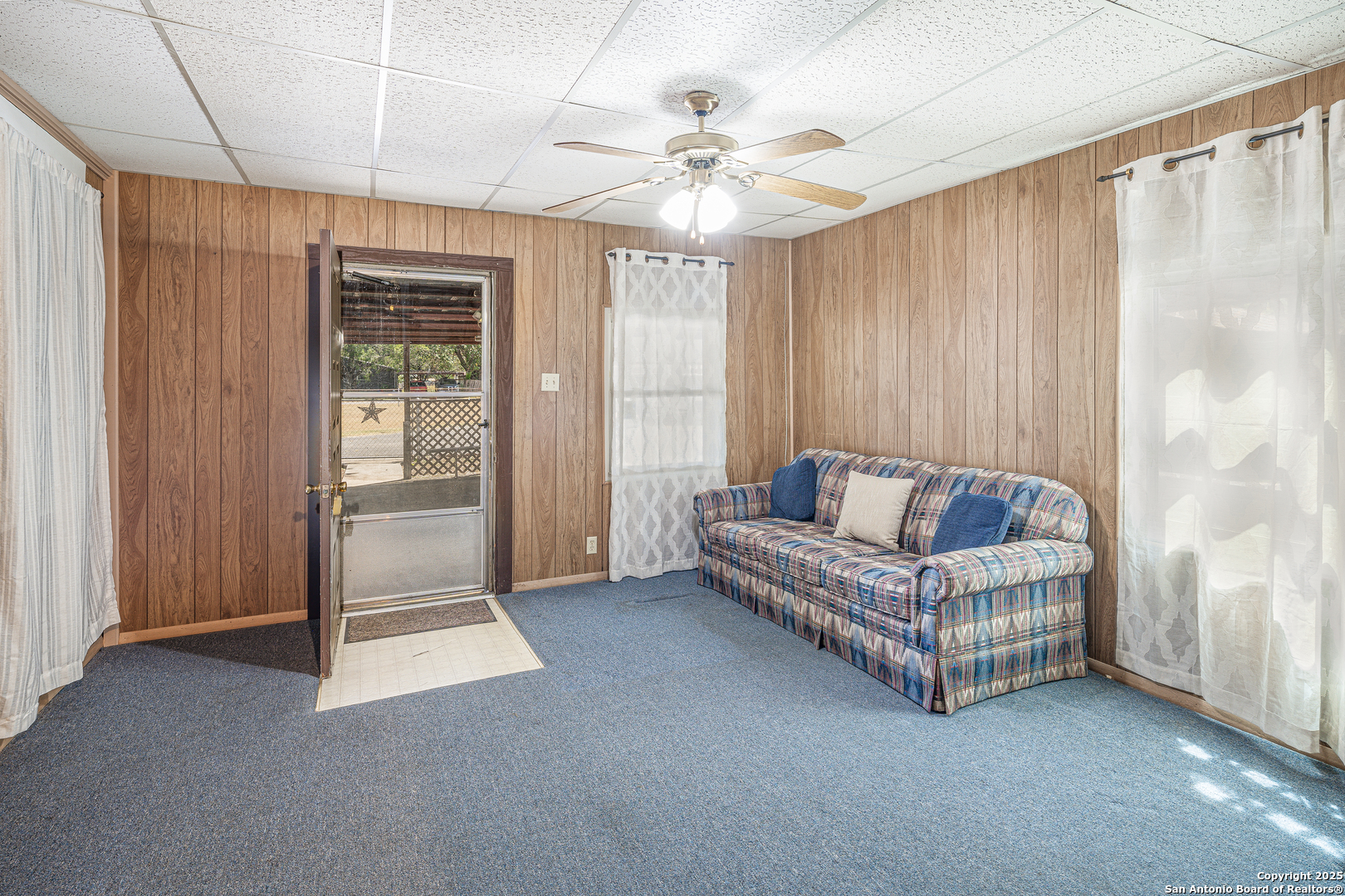 611 Austin Street Sabinal, TX 78881 - Photo 23 of 45 a living room with furniture and a chandelier