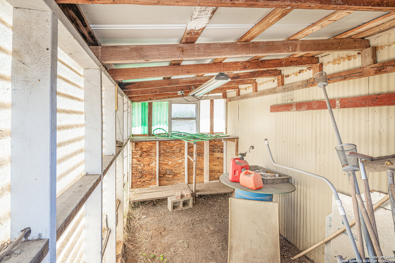611 Austin Street Sabinal, TX 78881 - Photo 32 of 45 a bedroom with furniture and a tub