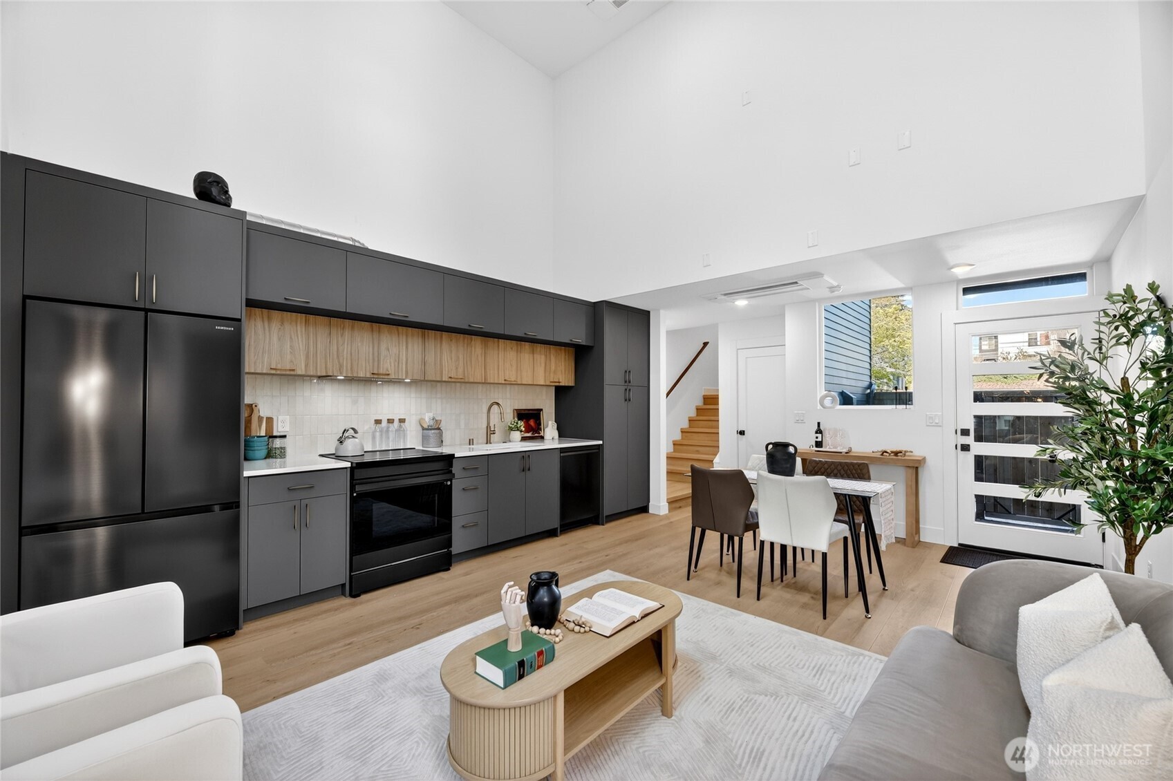 6318 41st Avenue Southwest, Unit D Seattle, WA 98136 - Photo 5 of 32