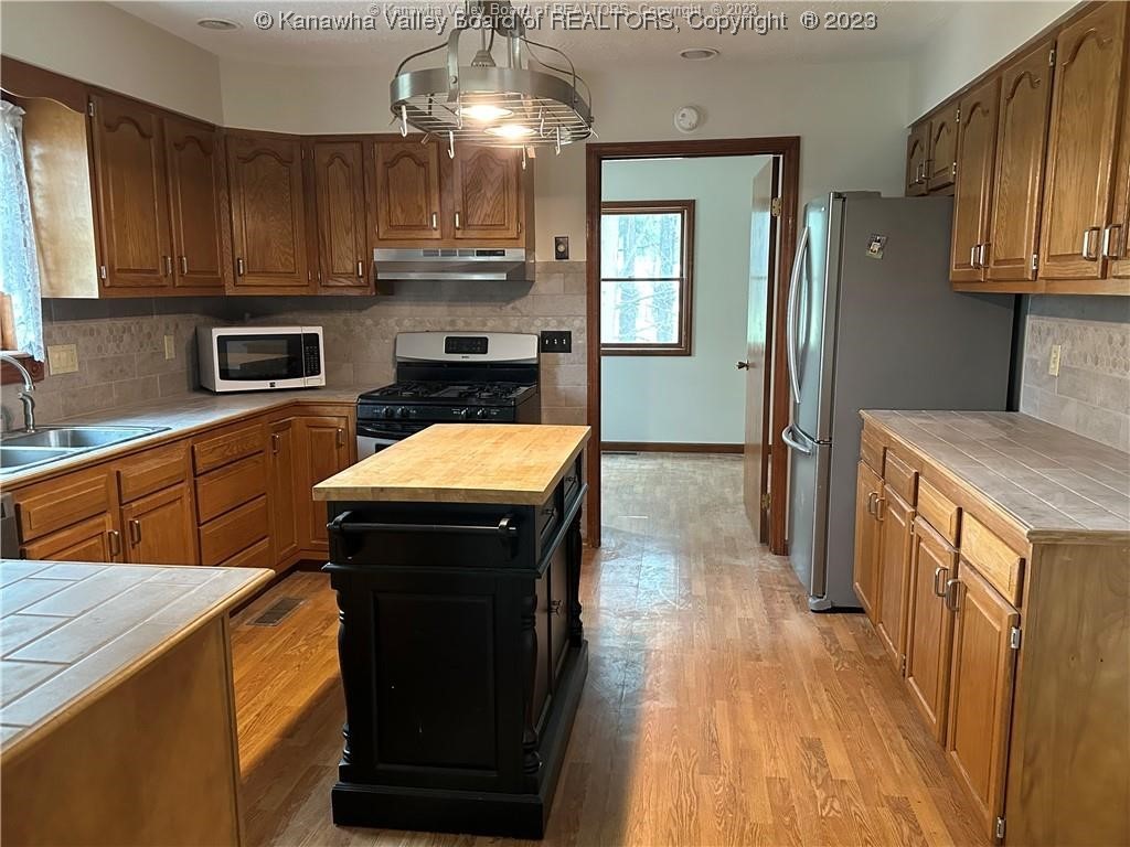 5884 Sandhill Road Point Pleasant, WV 25550 - Photo 18 of 33 Kitchen