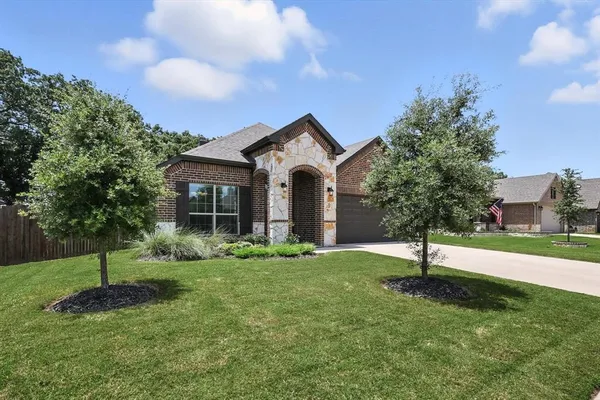 $2,575 | 221 Gardenia Drive, Azle, TX 76020