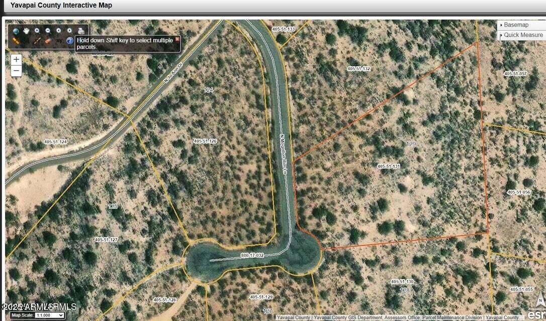 6295 North Mogollon Rim Lane, Unit 129 Rimrock, AZ 86335 - Photo 37 of 37 a bathroom with a shower curtain