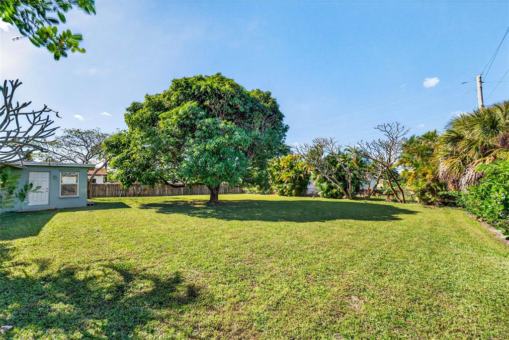 4499 Northwest 2nd Avenue Boca Raton, FL 33431 - Photo 3 of 32