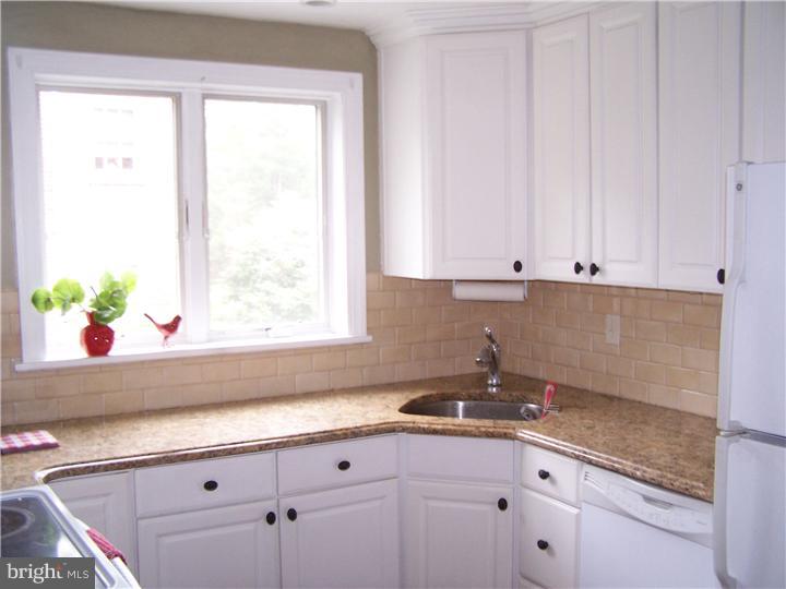 18 Michael Road Havertown, PA 19083 - Photo 10 of 25 Kitchen
