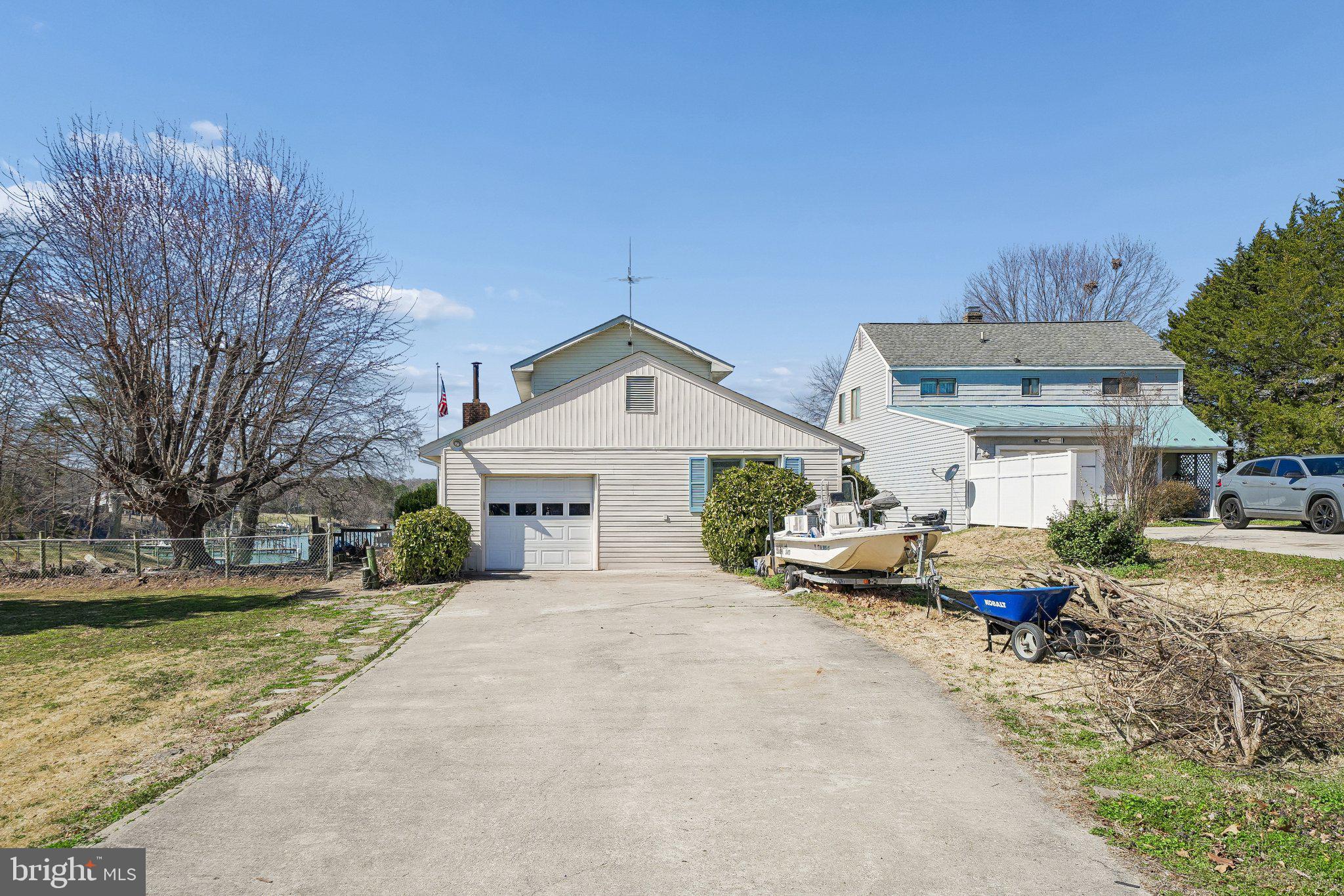 47 Bay View Drive Colonial Beach, VA 22443 - Photo 10 of 17 a front view of a house with garden