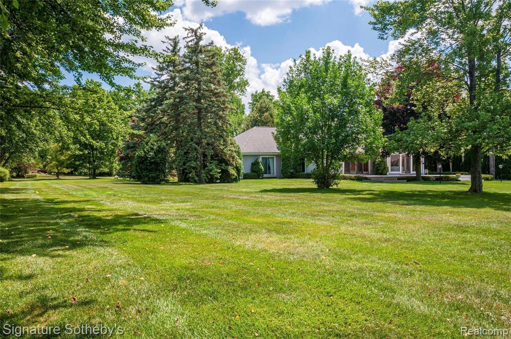 2020 Lake Angelus Road Lake Angelus, MI 48326 - Photo 50 of 52