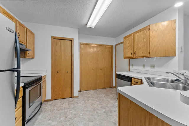 $219,900 | 10025 Russell Avenue North, Unit 2, Brooklyn Park, MN 55444