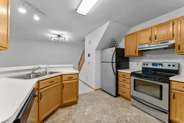$219,900 | 10025 Russell Avenue North, Unit 2, Brooklyn Park, MN 55444