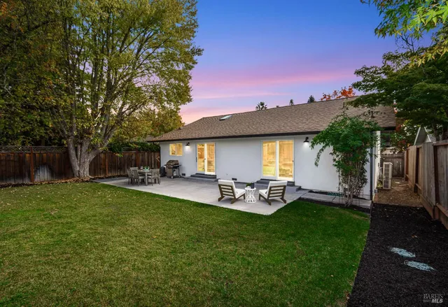 $899,000 | 2518 Vine Hill Drive, Napa, CA 94558