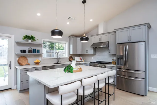 $899,000 | 2518 Vine Hill Drive, Napa, CA 94558