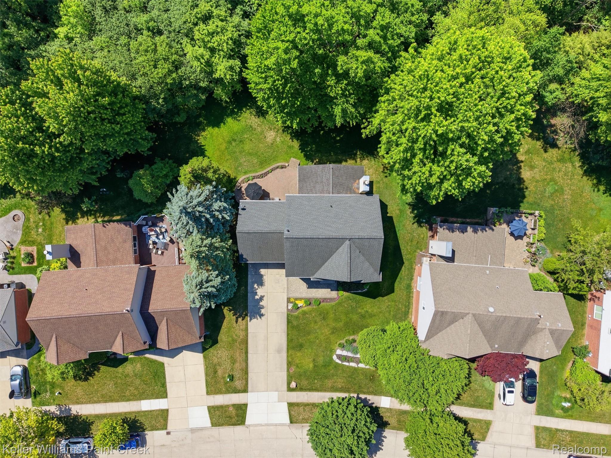 2842 Manorwood Road Troy, MI 48085 - Photo 14 of 72 Single-family residence with a dark gray shingle roof, concrete driveway, and established front landscaping