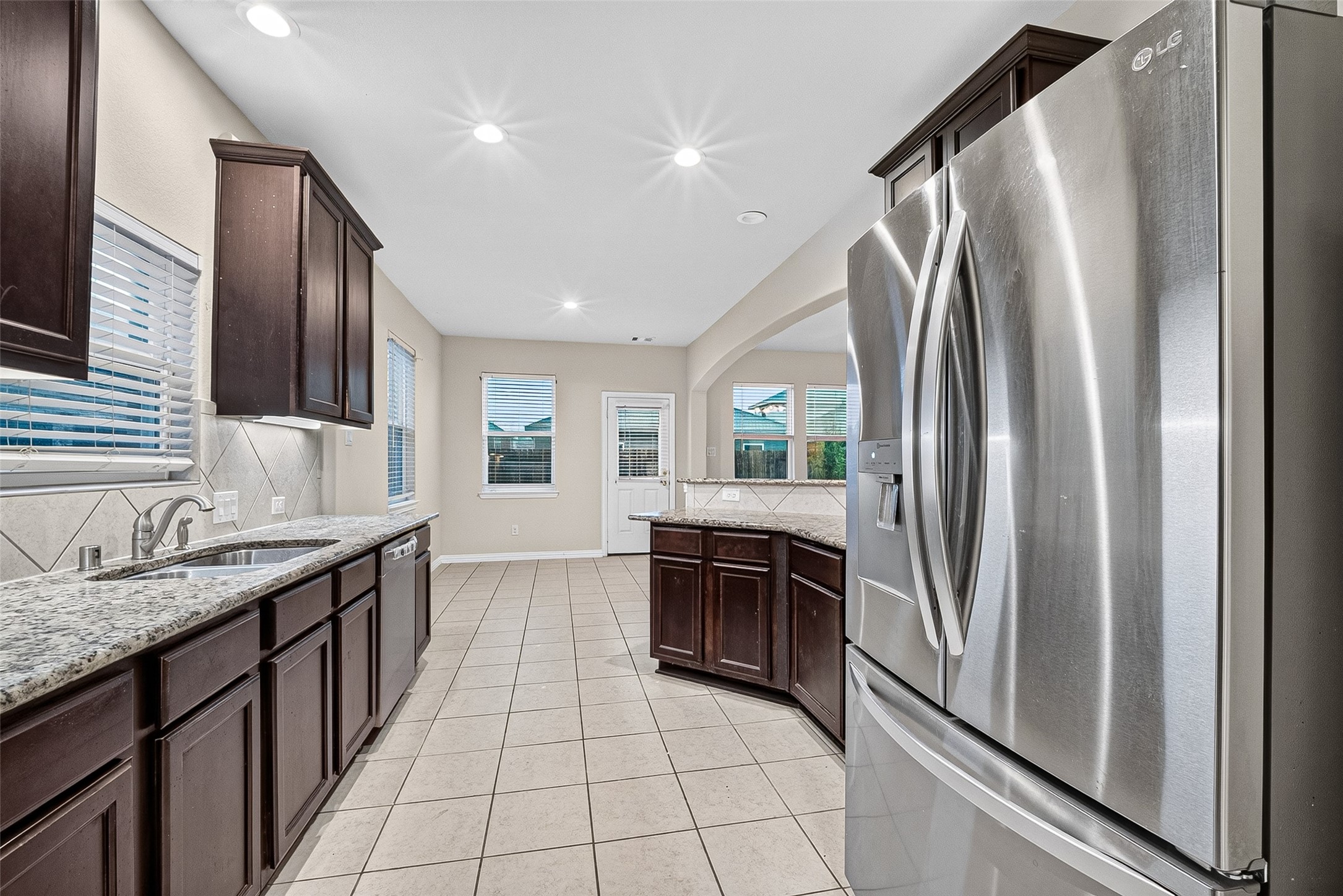 10015 Chase Court Baytown, TX 77521 - Photo 14 of 49