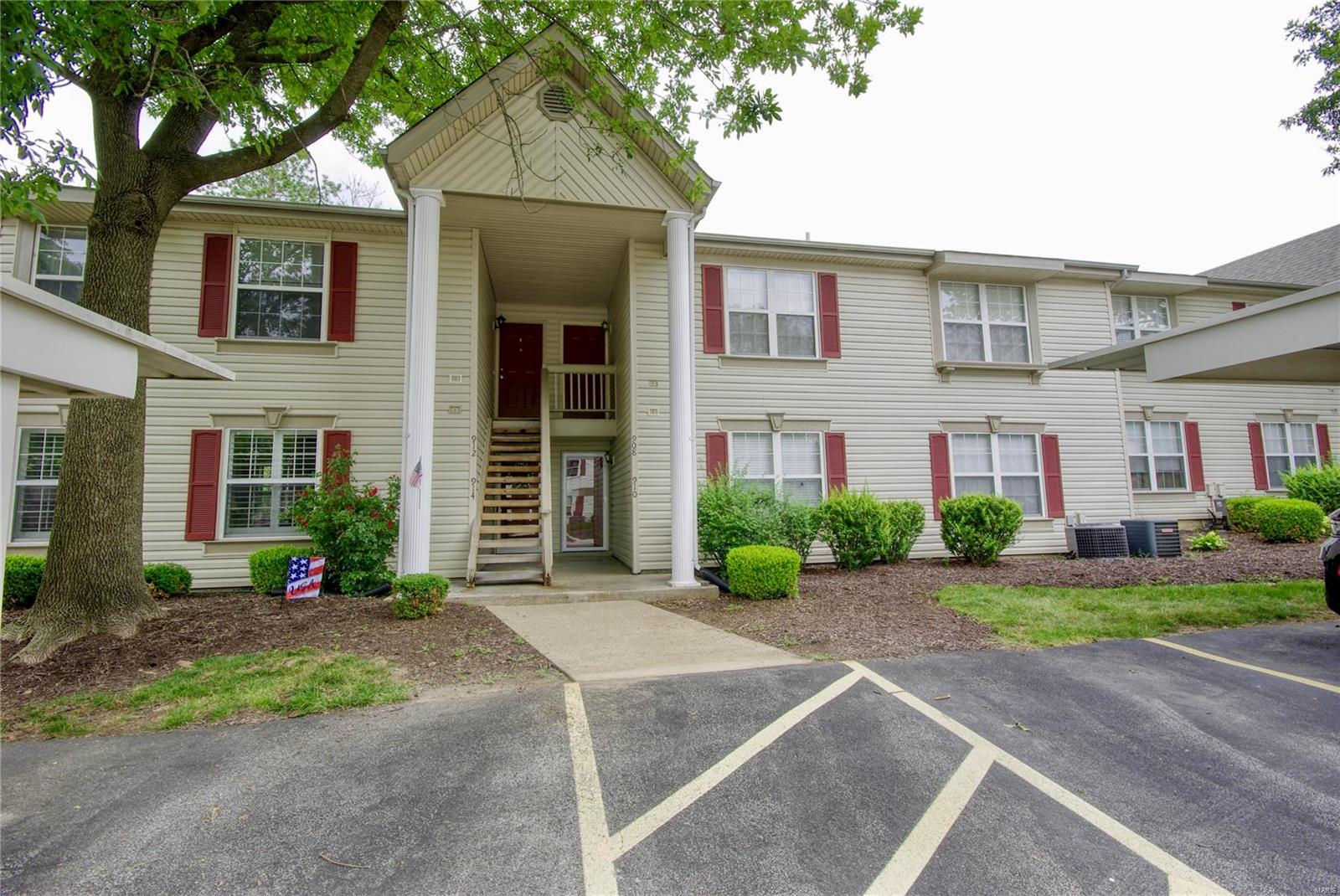 910 Sugar Lake Court St. Peters, MO 63376 - Photo 1 of 18