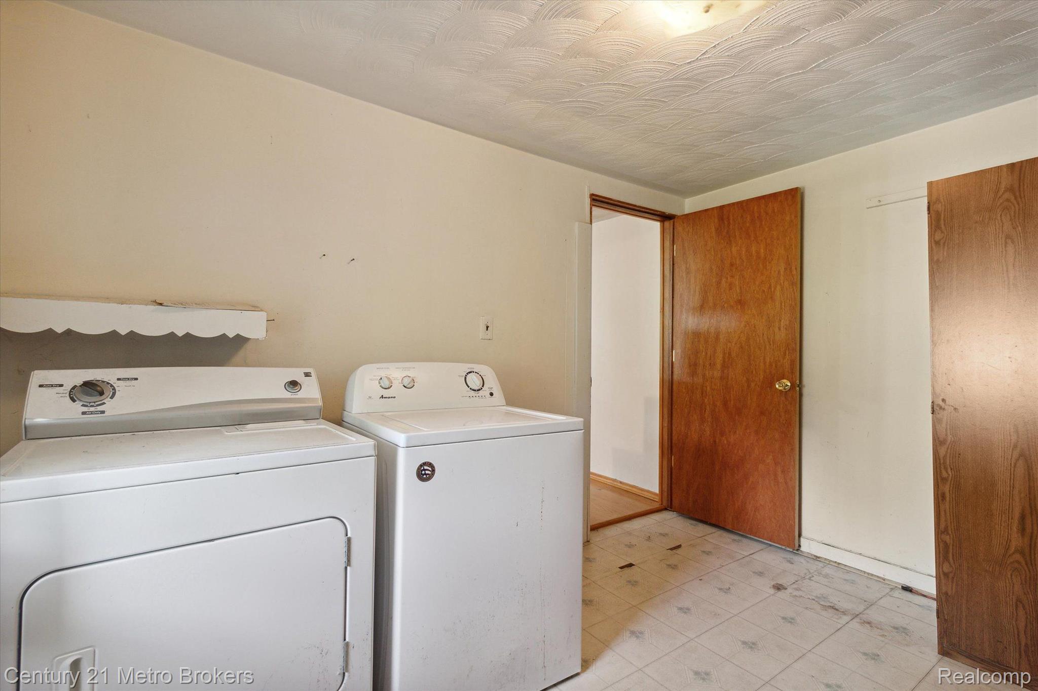 2424 South Vassar Road Burton, MI 48519 - Photo 31 of 41 Gallery Image 31