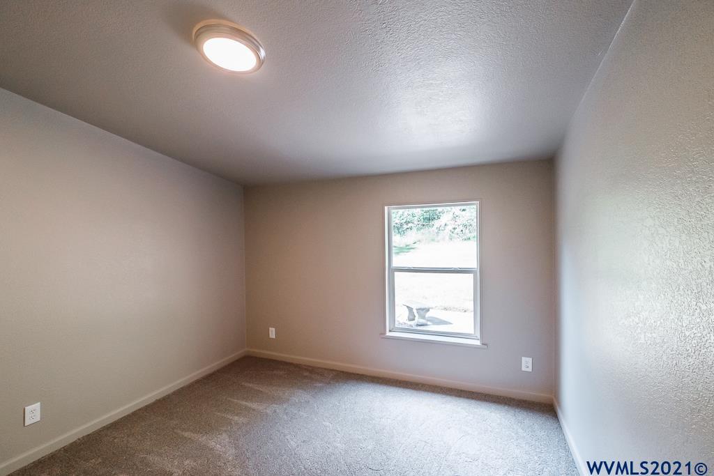 32304 Hidden Valley Road Lebanon, OR 97355 - Photo 15 of 37
