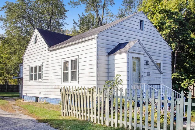 $130,000 | 919 West Wolf Avenue, Elkhart, IN 46516
