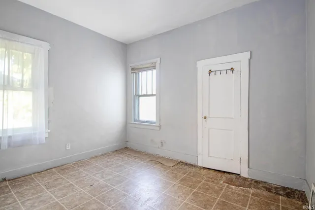 $130,000 | 919 West Wolf Avenue, Elkhart, IN 46516