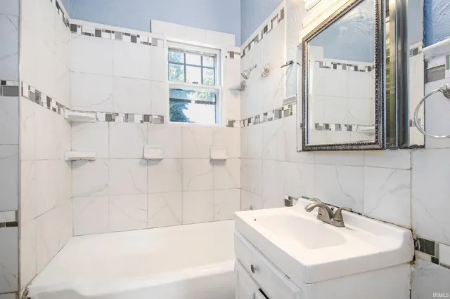 $130,000 | 919 West Wolf Avenue, Elkhart, IN 46516