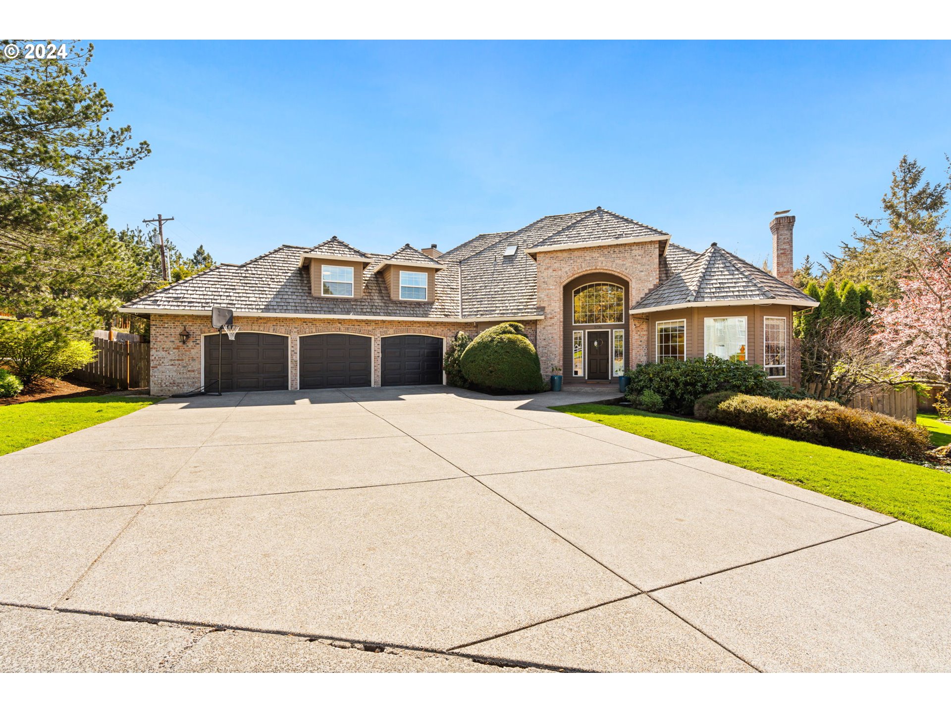 5736 Southwest Kruse Ridge Drive Portland, OR 97219 - Photo 1 of 37 Gallery Image 1