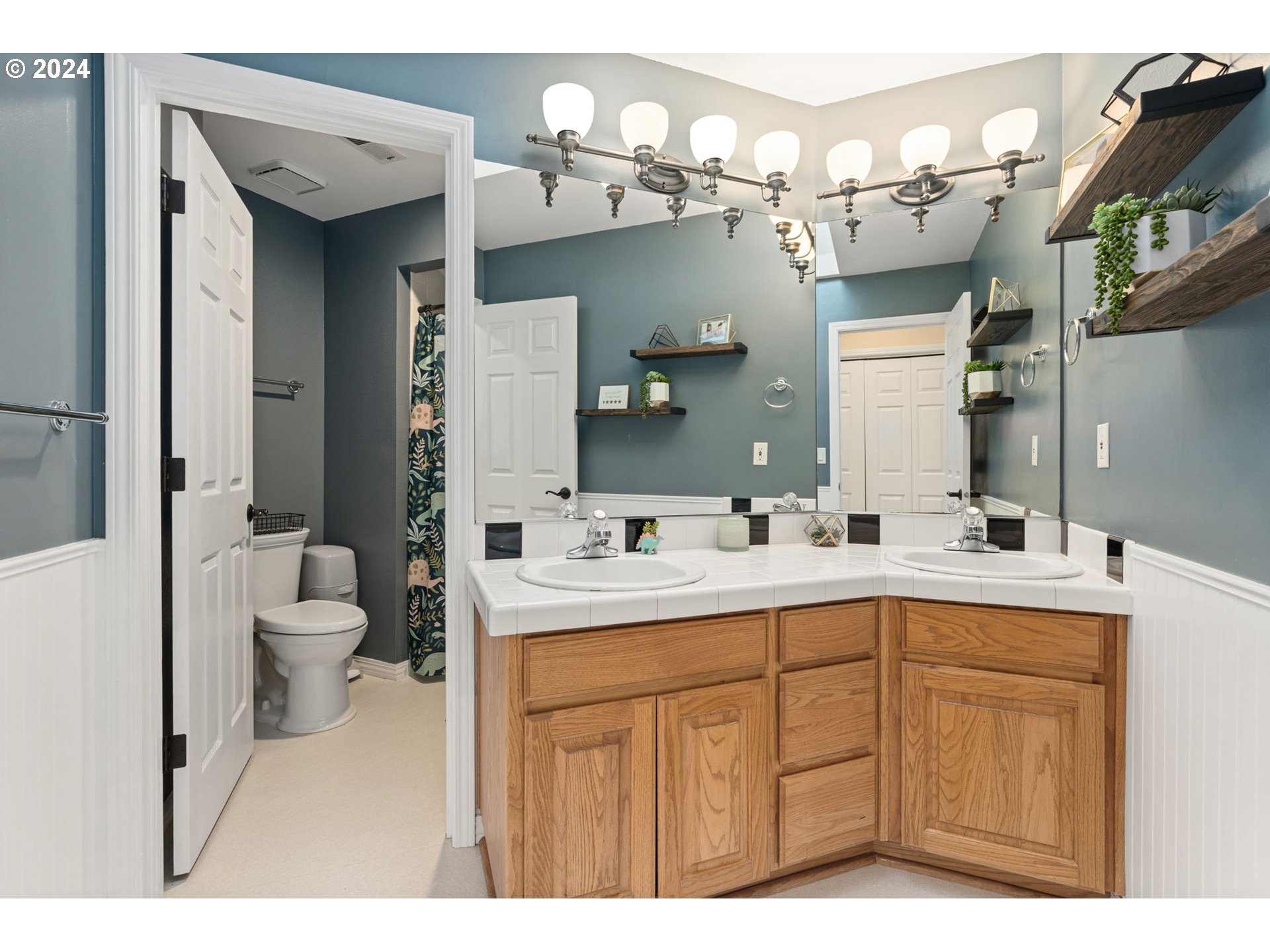 5736 Southwest Kruse Ridge Drive Portland, OR 97219 - Photo 23 of 37 Gallery Image 23