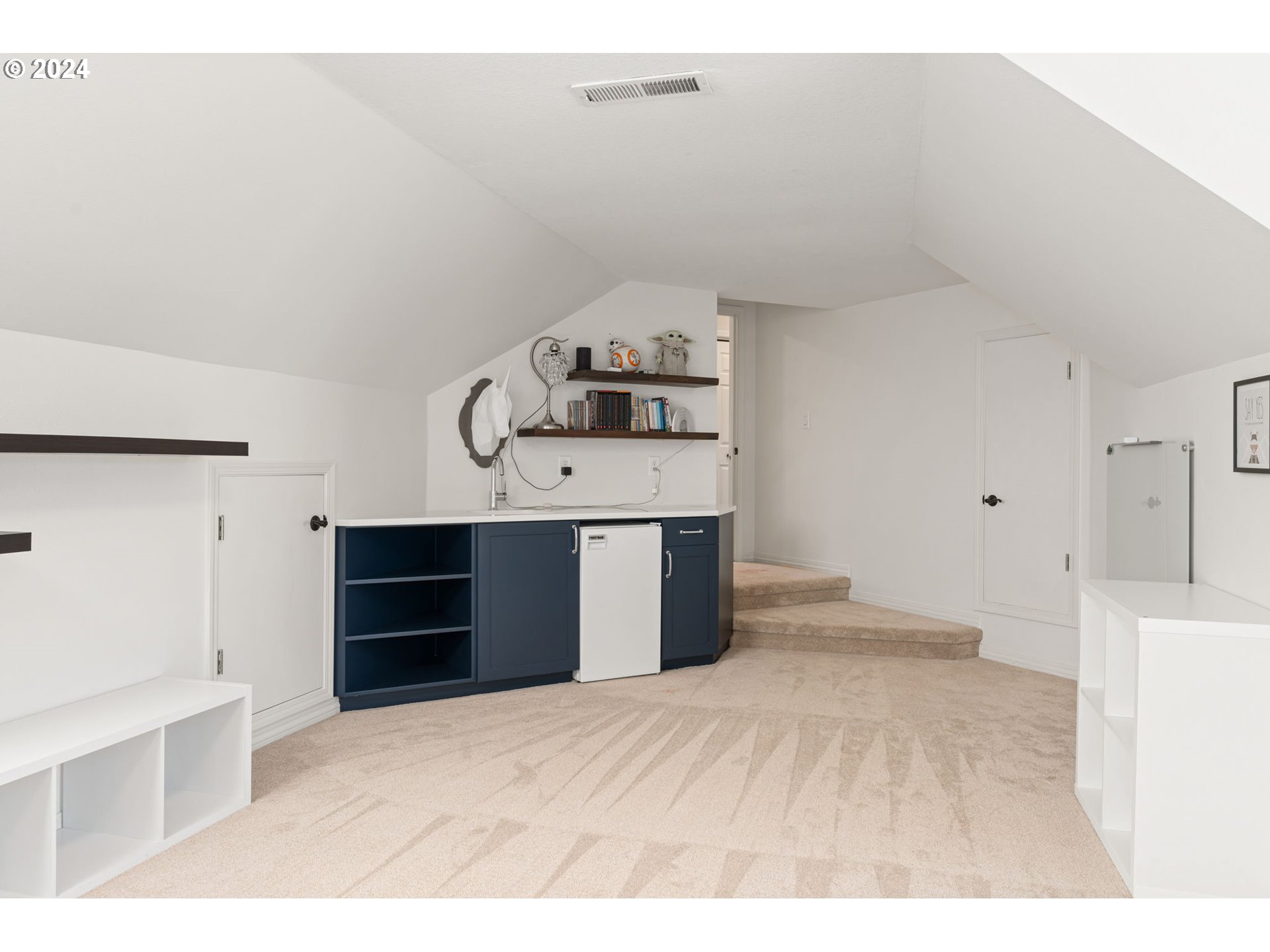 5736 Southwest Kruse Ridge Drive Portland, OR 97219 - Photo 27 of 37 Gallery Image 27