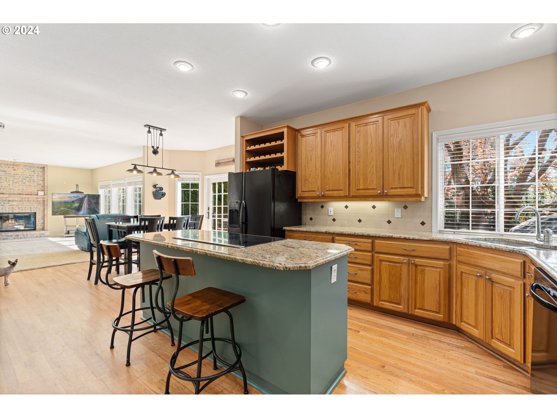 5736 Southwest Kruse Ridge Drive Portland, OR 97219 - Photo 7 of 37 Gallery Image 7