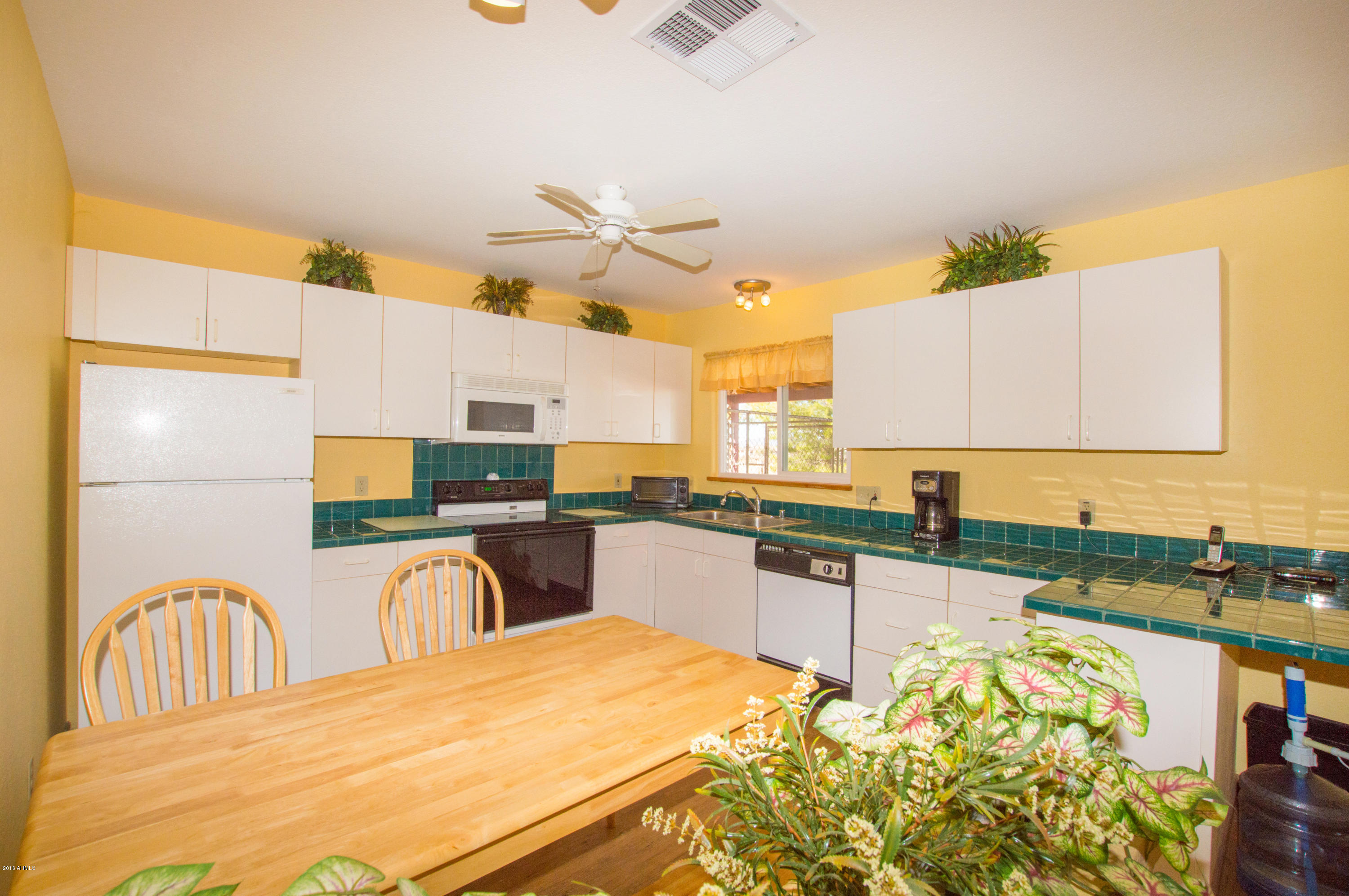 16010 North Johnson Road Maricopa, AZ 85139 - Photo 9 of 25 10 Kitchen