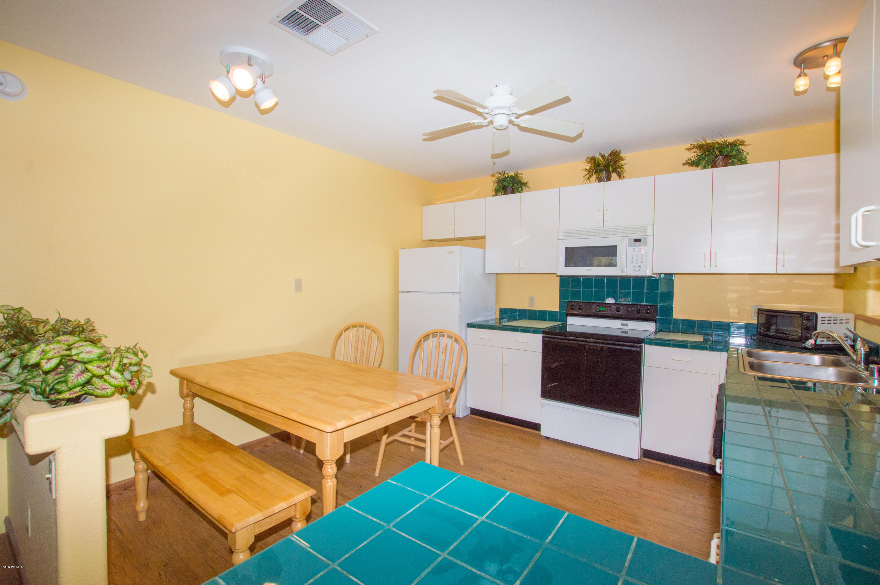 16010 North Johnson Road Maricopa, AZ 85139 - Photo 10 of 25 11 Kitchen