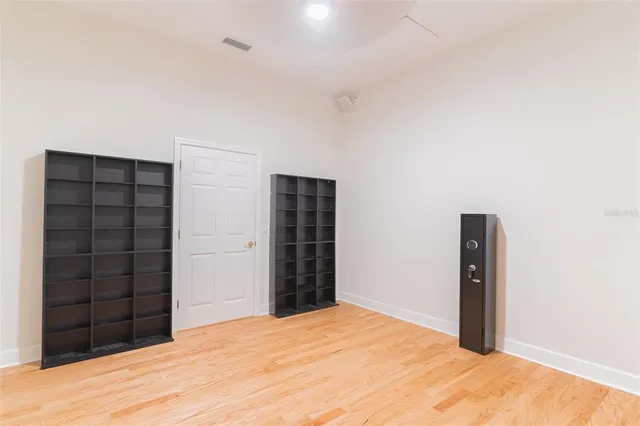 a view of empty room with closet and entryway