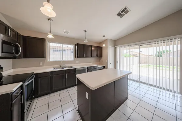 $1,795 | 3215 West Abraham Lane, Phoenix, AZ 85027