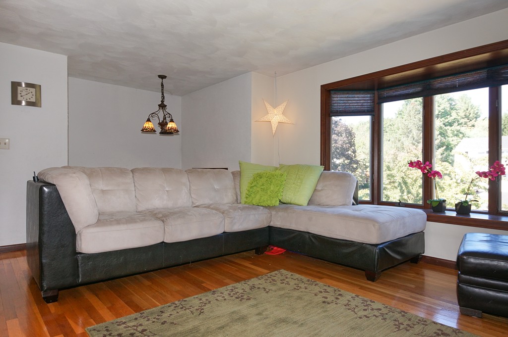 89 Valentine Road Northborough, MA 01532 - Photo 2 of 22 Gallery Image 2