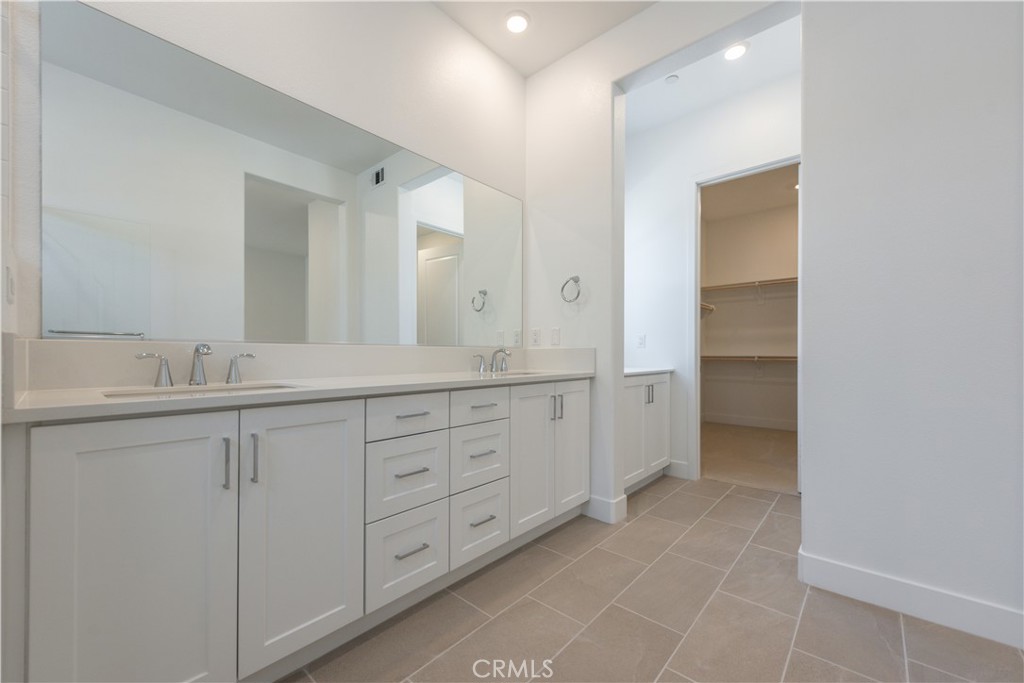 136 Seep Irvine, CA 92618 - Photo 19 of 32