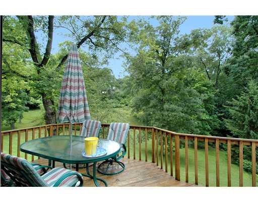 22 Club Road Rosslyn Farms, PA 15106 - Photo 17 of 18 Patio/Deck.
