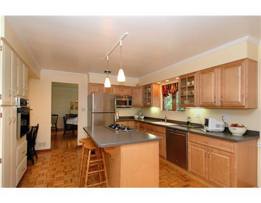 22 Club Road Rosslyn Farms, PA 15106 - Photo 6 of 18 Kitchen. Recently updated!