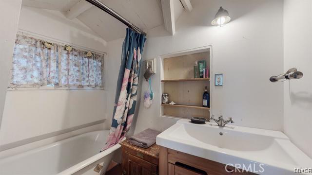 22013 Mojave River Road Cedarpines Park, CA 92322 - Photo 14 of 22 a bathroom with a bathtub and a sink