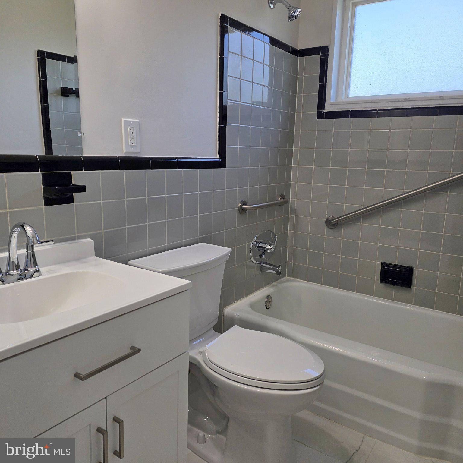 13114 Bluhill Road Silver Spring, MD 20906 - Photo 11 of 23 Full Tub bath