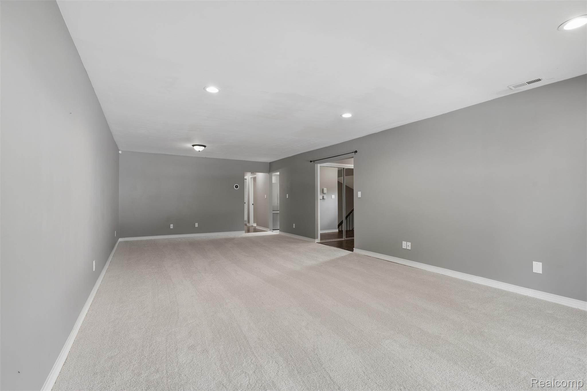 29726 Pine Ridge Circle Farmington, MI 48331 - Photo 7 of 40 Spacious family room and dining room.