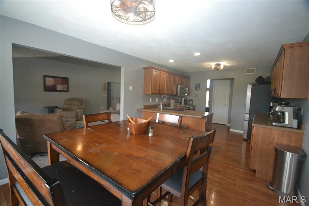 753 Fieldview Drive Smithton, IL 62285 - Photo 9 of 37