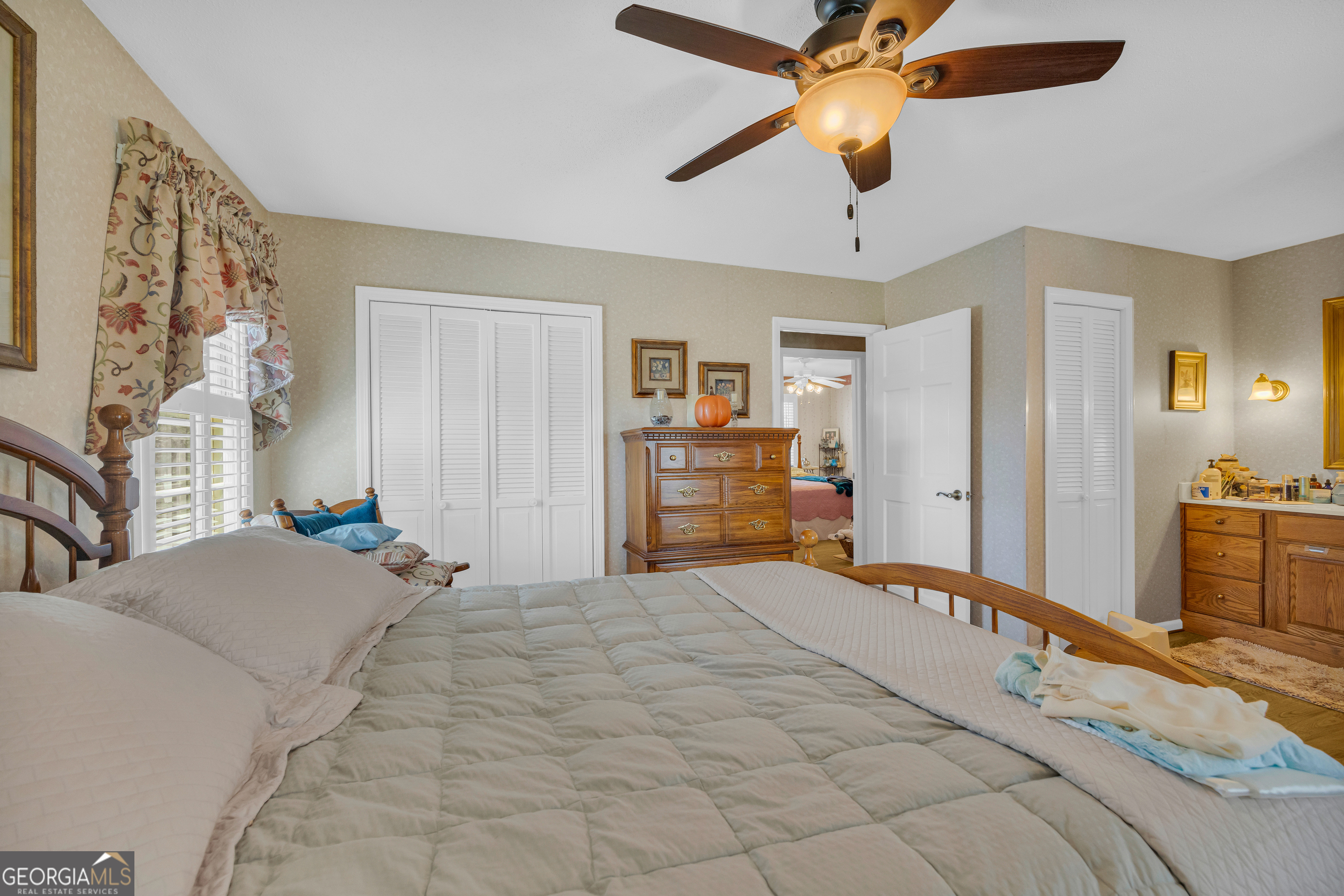 80 Riverbend Circle Royston, GA 30662 - Photo 31 of 70 a bedroom with a large bed and a chandelier