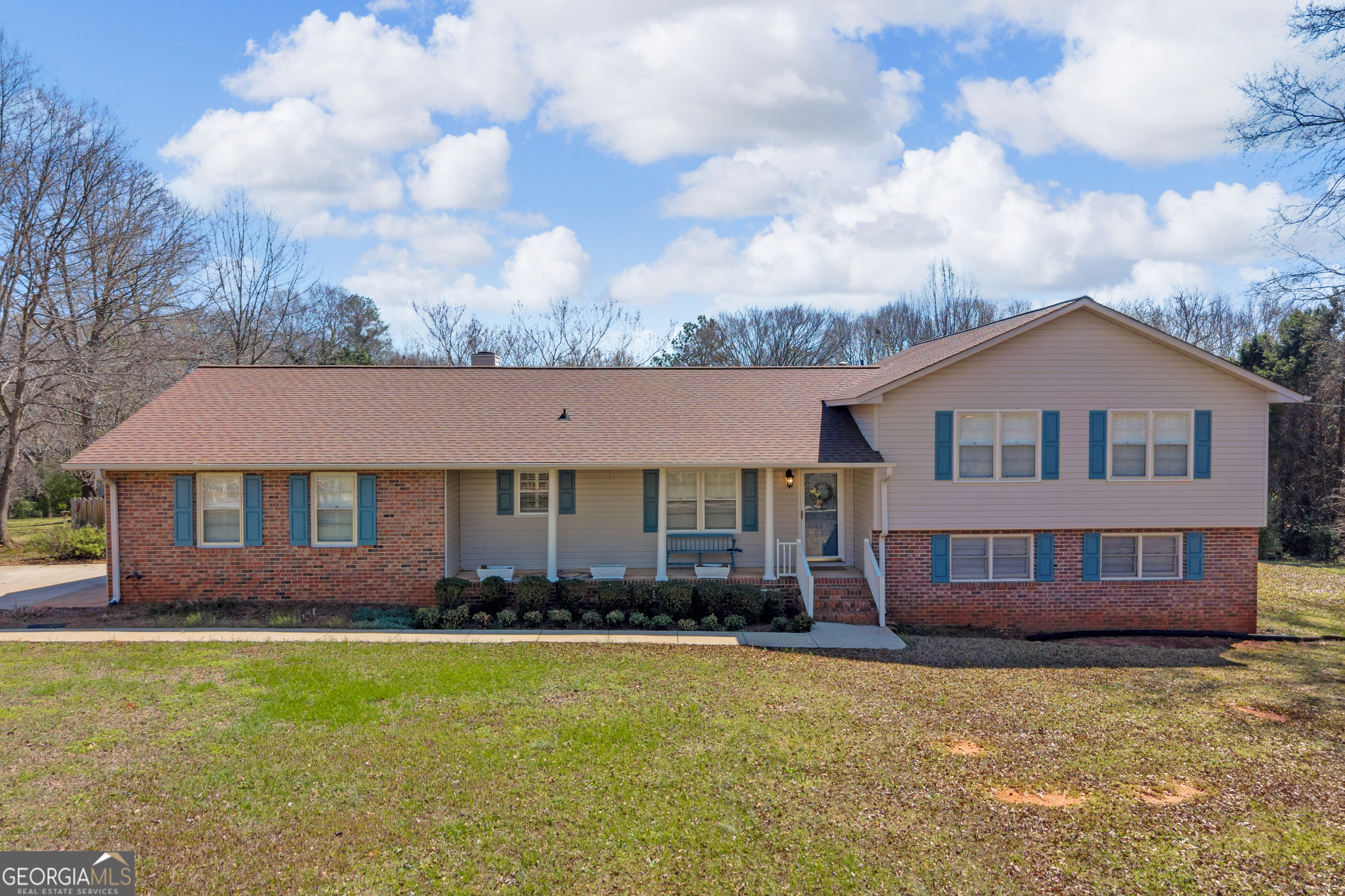 80 Riverbend Circle Royston, GA 30662 - Photo 61 of 70 a front view of a house with garden