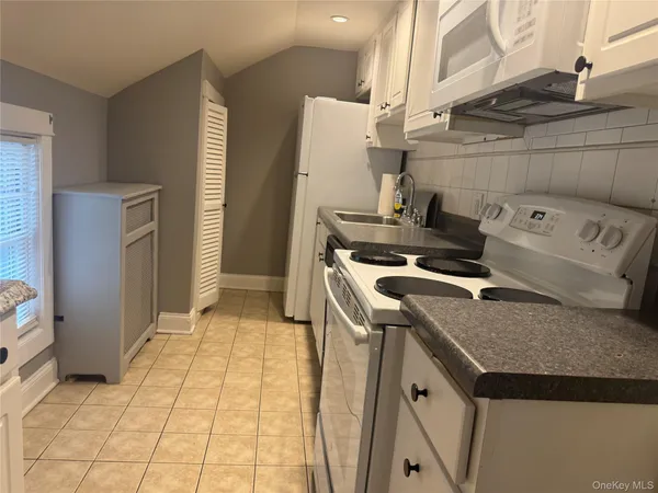 $1,800 | 1035 Main Street, Unit 3, Fishkill, NY 12524