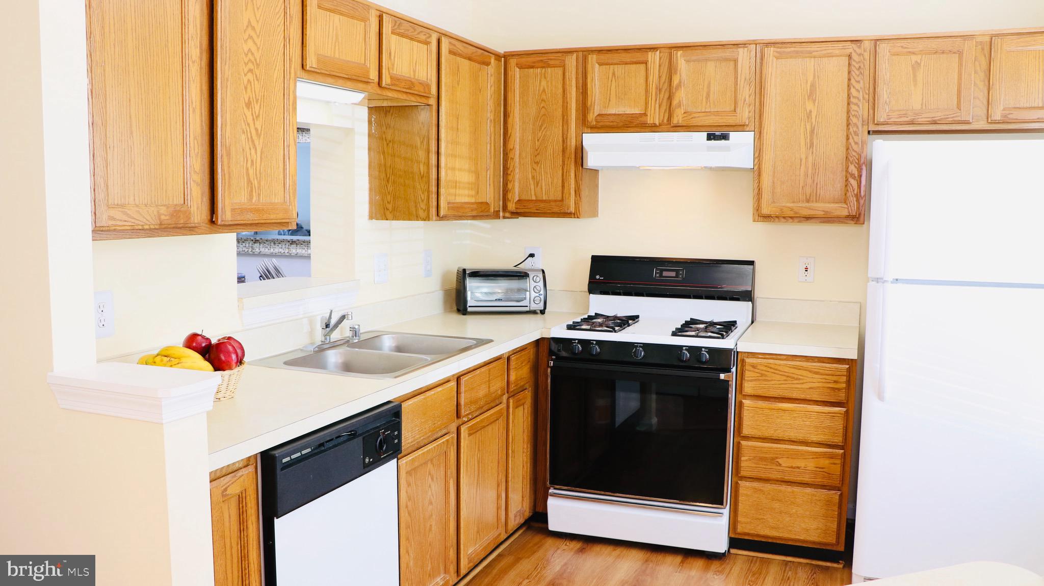 4048 Jasper Loop Dumfries, VA 22025 - Photo 5 of 29 Kitchen with pass-thru