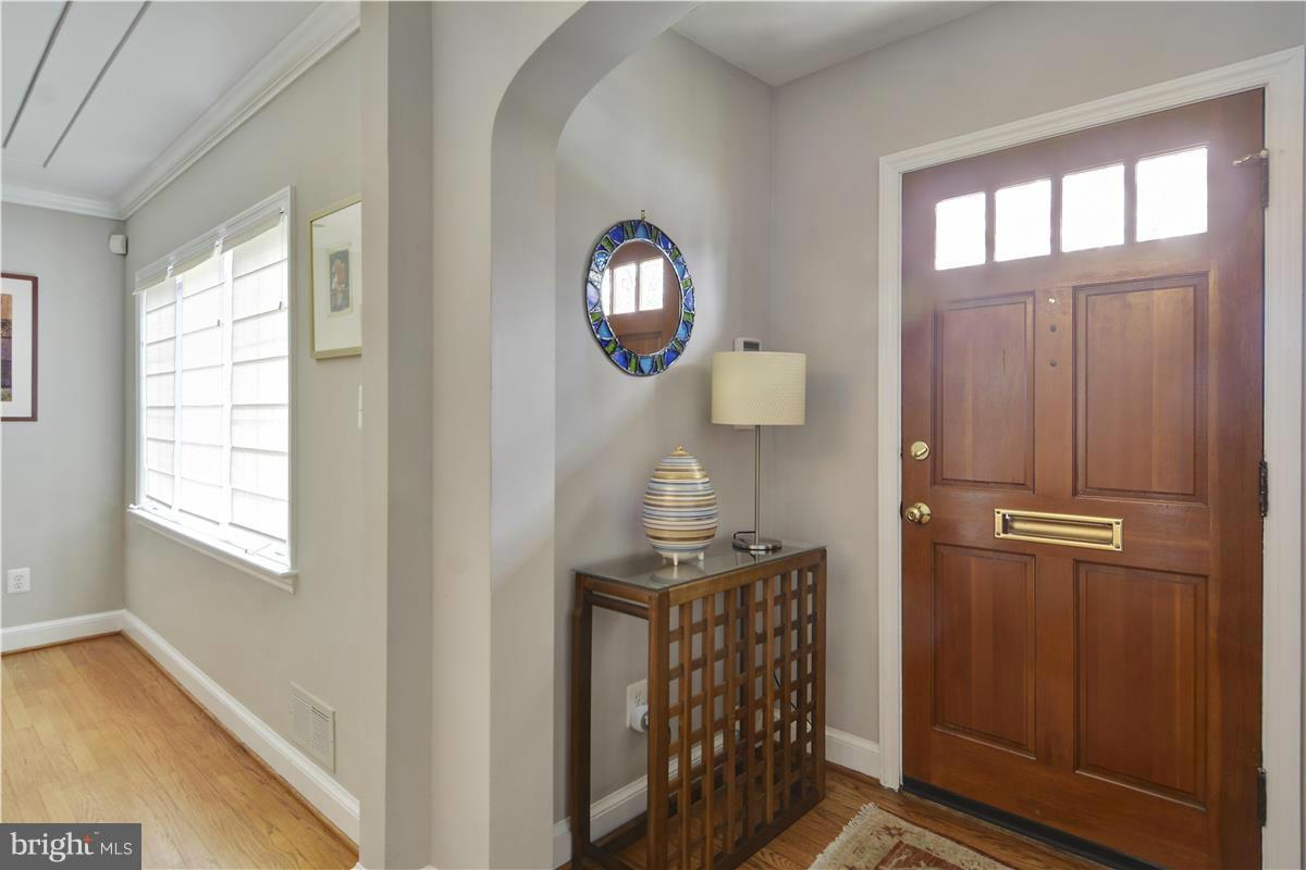 1913 Stratton Road Silver Spring, MD 20910 - Photo 7 of 30 Interior (General)